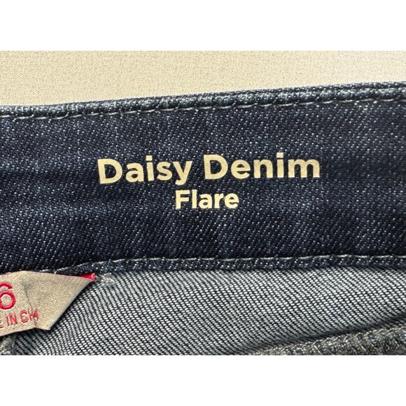 Laurie Felt Women's Daisy Denim Frayed Hem Flare Blue Jeans - Size 6 (28x33) - Picture 5 of 8